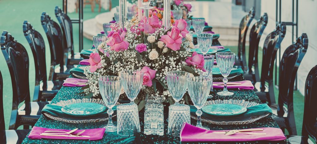 دیزاین و طراحی اختصاصی میز های پذیرایی مجالس توسط تشریفات عرفانی قزوین