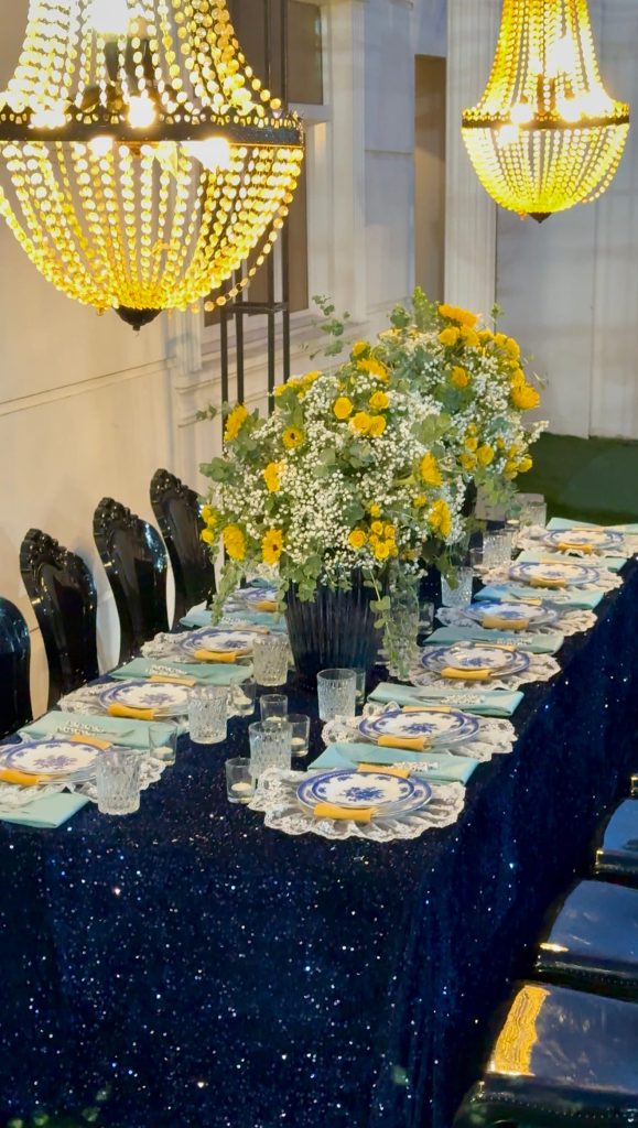 گل آرایی و چیدمان تالار و میز عقد و عروسی با تم دلخواه توسط تشریفات عرفانی قزوین